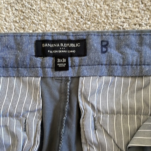 Banana Republic size 31x30 tapered pants - Picture 2 of 4